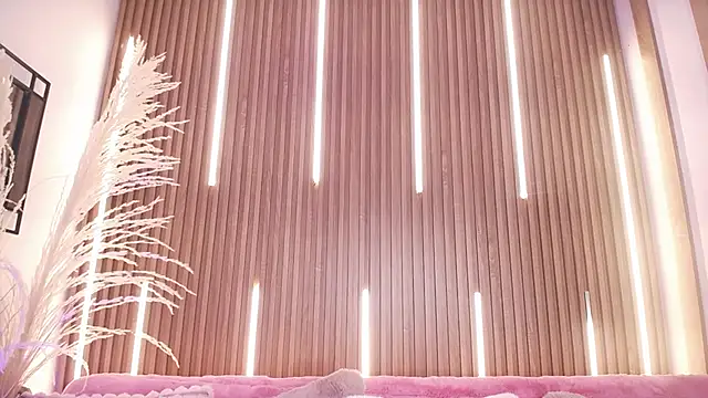 MylaDreams online show from September 28, 2025, 3:23 am