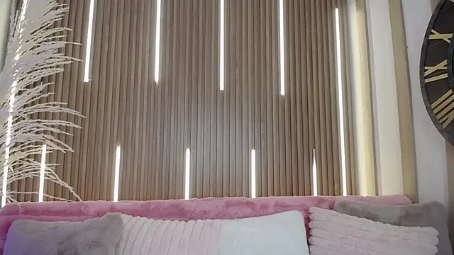 MylaDreams online show from September 29, 2025, 3:22 am