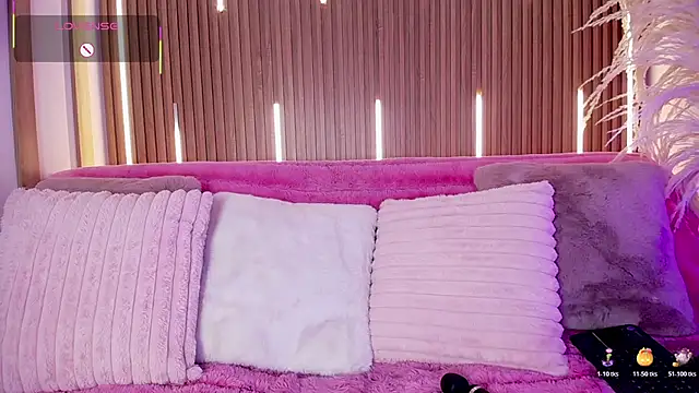 MylaDreams online show from November 7, 2025, 3:28 am