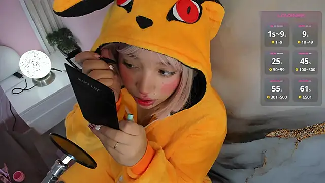 Snapshot of hinata_dolly chatting on October 25, 2025, 8:11 am hinata dolly online show from October 25, 2025, 8:11 am