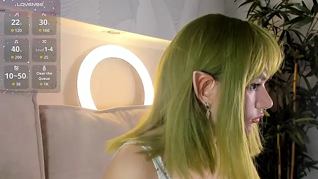 Snapshot of Molly_Platt chatting on November 18, 2025, 9:14 am Molly Platt online show from November 18, 2025, 9:14 am