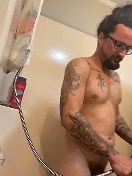 Snapshot of Lilbig_24 chatting on December 15, 2025, 9:02 am Lilbig 24 online show from December 15, 2025, 9:02 am