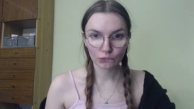 LooveELLYx online show from December 16, 2024, 5:33 pm