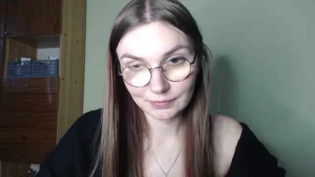 LooveELLYx online show from December 18, 2024, 2:49 pm