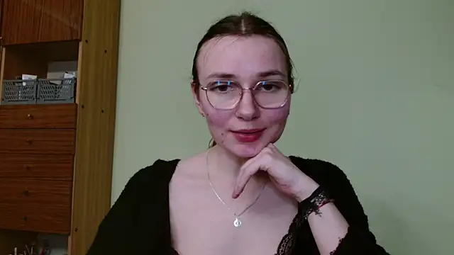LooveELLYx online show from February 5, 2025, 6:04 pm