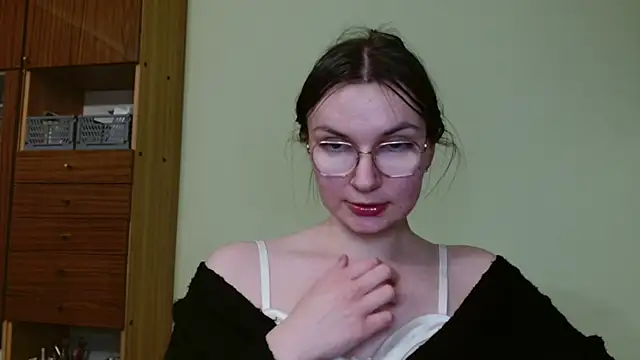 LooveELLYx online show from February 13, 2025, 6:05 pm