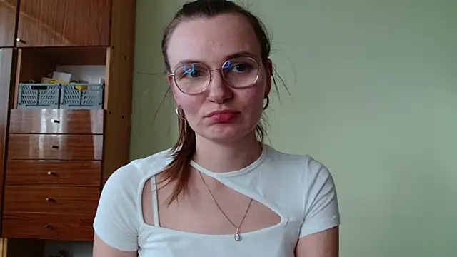 LooveELLYx online show from October 1, 2025, 1:28 pm