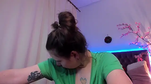 LilaVame online show from December 17, 2025, 8:37 pm