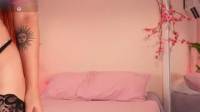 Snapshot of mili_moon_ chatting on November 12, 2025, 12:16 pm mili moon online show from November 12, 2025, 12:16 pm