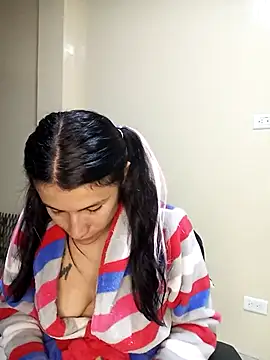 Snapshot of karinnahotdirty chatting on October 18, 2025, 10:21 pm karinnahotdirty online show from October 18, 2025, 10:21 pm