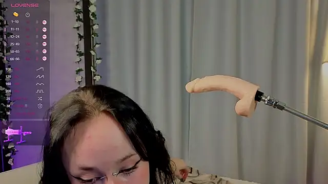 Snapshot of Juicy_Vikki chatting on October 25, 2025, 12:34 pm Juicy Vikki online show from October 25, 2025, 12:34 pm