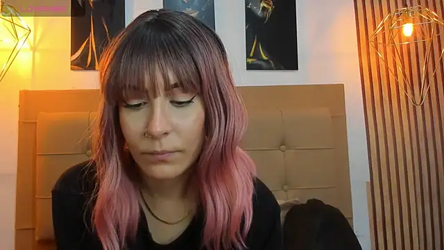 alesziarose online show from November 15, 2025, 7:54 pm