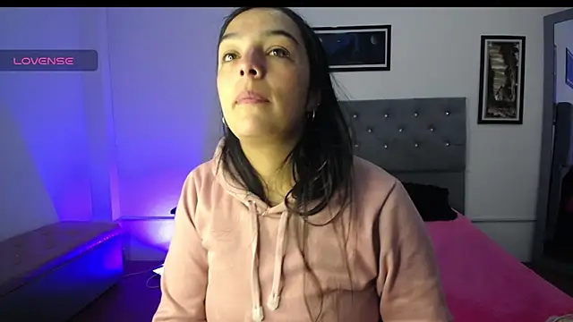 Esmeraldaa- online show from September 11, 2025, 5:18 am