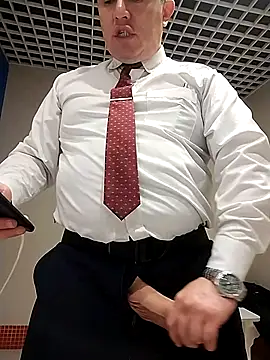 BigCristh79 online show from November 12, 2025, 7:42 am