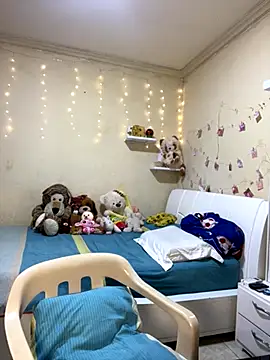 effie castroo online show from October 7, 2025, 1:25 am