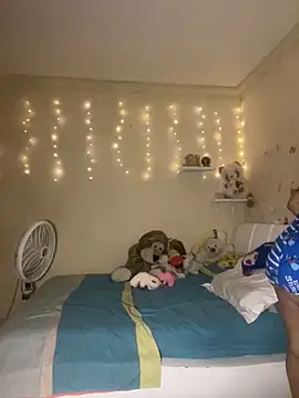 effie castroo online show from October 22, 2025, 3:07 am