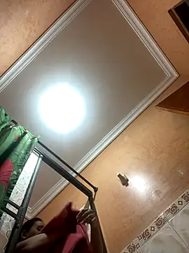 effie castroo online show from December 14, 2025, 7:18 pm