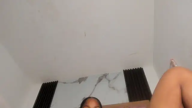 Snapshot of kandy_bronw chatting on October 1, 2025, 1:33 am kandy bronw online show from October 1, 2025, 1:33 am