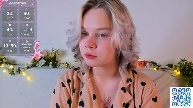 girlllsooft online show from November 5, 2025, 7:58 pm