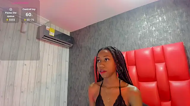 NathalyLeen online show from November 12, 2025, 10:52 pm