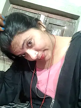 Snapshot of couple_71 chatting on December 4, 2025, 5:06 am couple 71 online show from December 4, 2025, 5:06 am