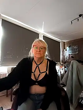 SexyKato001 online show from November 6, 2025, 12:39 pm