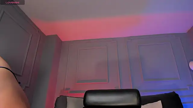 IsabellaMoreau online show from November 15, 2025, 7:10 pm