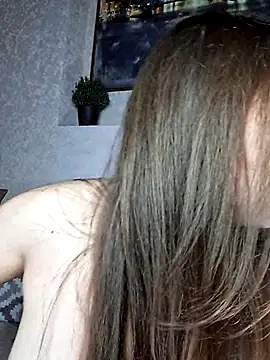 Olivia OliV online show from November 18, 2025, 1:00 am