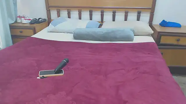 Snapshot of HugeTitisxx chatting on September 11, 2025, 7:52 am HugeTitisxx online show from September 11, 2025, 7:52 am