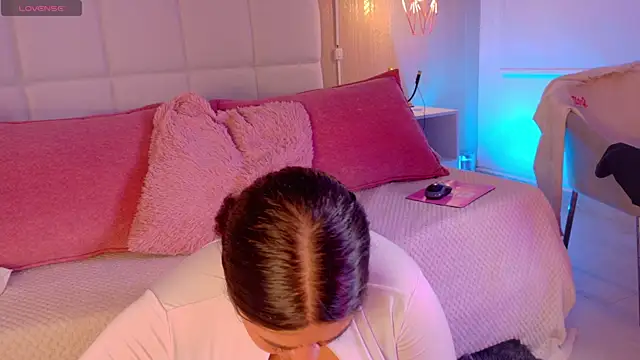 Snapshot of Leah_Bensson chatting on October 10, 2025, 3:55 pm Leah Bensson online show from October 10, 2025, 3:55 pm