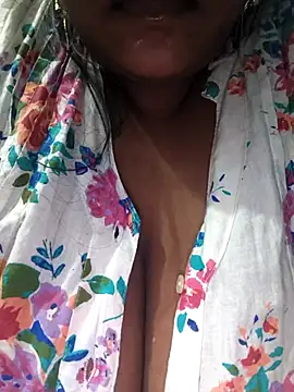 Snapshot of Dassing_strip_couple chatting on October 6, 2025, 7:33 pm Dassing strip couple online show from October 6, 2025, 7:33 pm
