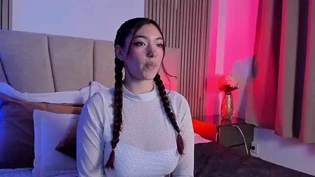 Snapshot of Victoria_Beaumont chatting on October 30, 2025, 11:33 am Victoria Beaumont online show from October 30, 2025, 11:33 am