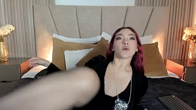 Snapshot of Victoria_Beaumont chatting on October 31, 2025, 11:44 am Victoria Beaumont online show from October 31, 2025, 11:44 am