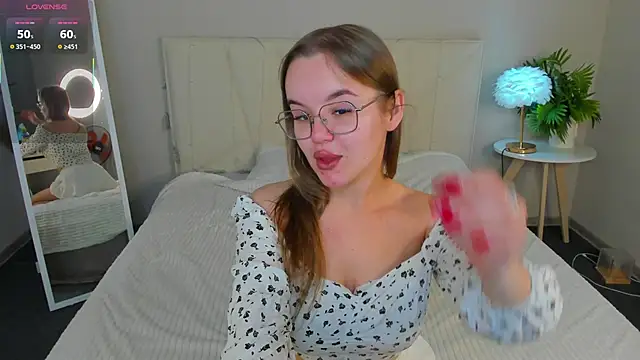 RadiantFairy online show from September 27, 2025, 2:27 am