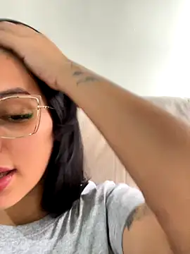 jujuarantes  2025 online show from November 6, 2025, 2:29 pm