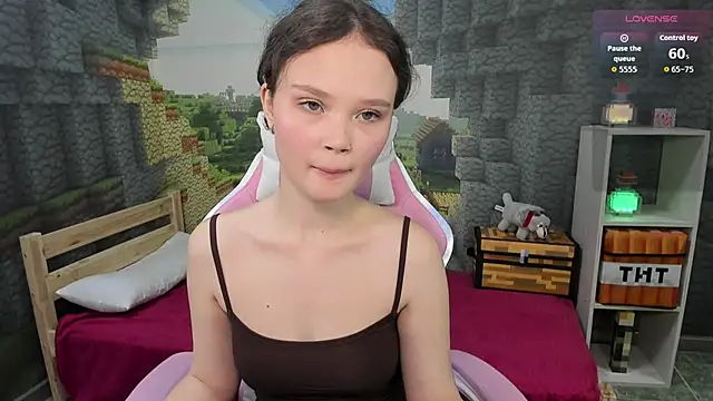 Snapshot of EmilyChaves chatting on September 30, 2025, 6:13 pm EmilyChaves online show from September 30, 2025, 6:13 pm