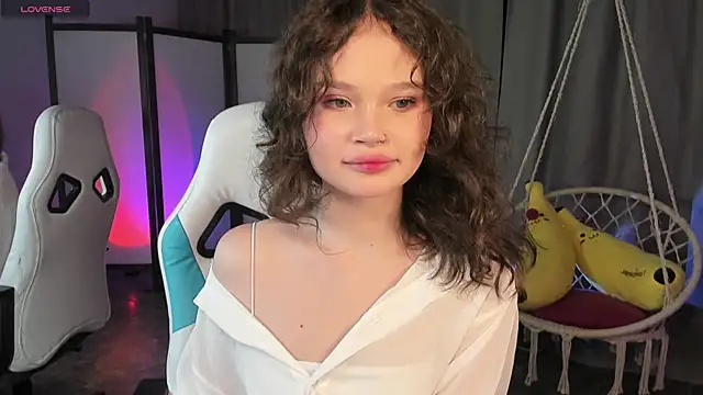 Snapshot of EmilyChaves chatting on October 10, 2025, 2:27 pm EmilyChaves online show from October 10, 2025, 2:27 pm