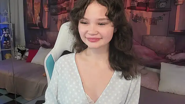 Snapshot of EmilyChaves chatting on November 15, 2025, 4:47 pm EmilyChaves online show from November 15, 2025, 4:47 pm