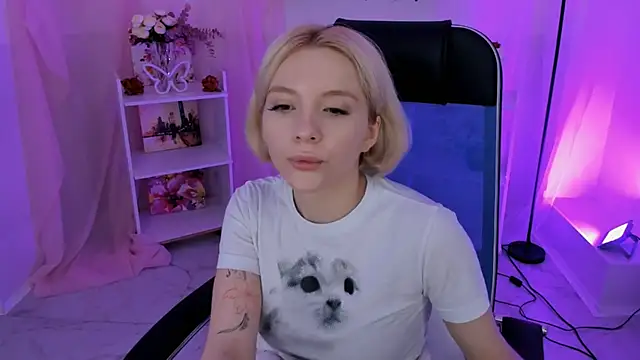 Snapshot of AuroraWrenfield chatting on October 28, 2025, 4:38 am AuroraWrenfield online show from October 28, 2025, 4:38 am