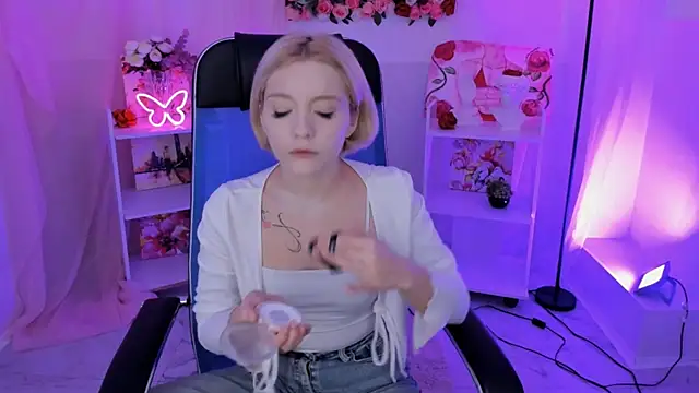 Snapshot of AuroraWrenfield chatting on October 30, 2025, 10:27 am AuroraWrenfield online show from October 30, 2025, 10:27 am