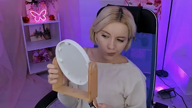 Snapshot of AuroraWrenfield chatting on November 10, 2025, 10:14 am AuroraWrenfield online show from November 10, 2025, 10:14 am