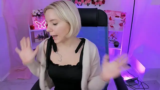 Snapshot of AuroraWrenfield chatting on November 11, 2025, 4:34 am AuroraWrenfield online show from November 11, 2025, 4:34 am