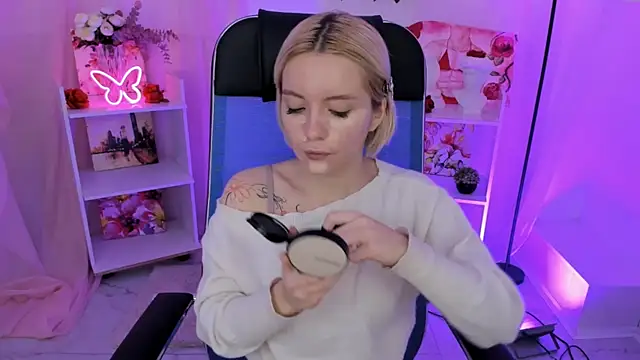 Snapshot of AuroraWrenfield chatting on November 13, 2025, 4:33 am AuroraWrenfield online show from November 13, 2025, 4:33 am