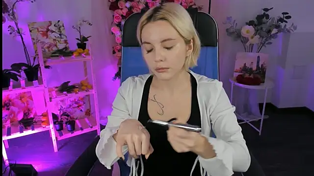 Snapshot of AuroraWrenfield chatting on November 27, 2025, 4:25 am AuroraWrenfield online show from November 27, 2025, 4:25 am