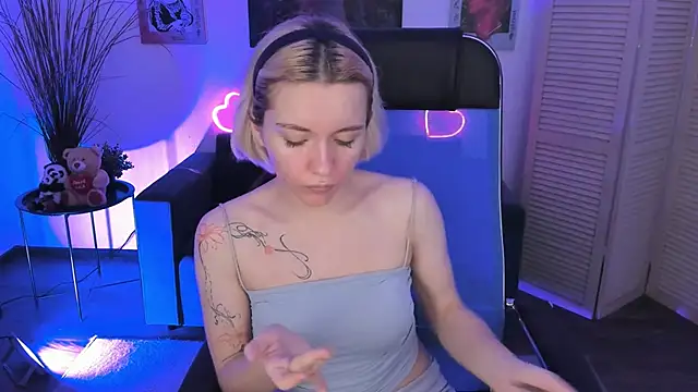 Snapshot of AuroraWrenfield chatting on December 1, 2025, 4:17 am AuroraWrenfield online show from December 1, 2025, 4:17 am