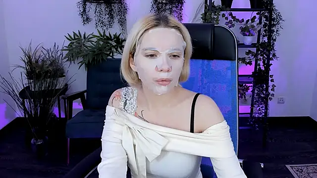 Snapshot of AuroraWrenfield chatting on December 5, 2025, 4:43 am AuroraWrenfield online show from December 5, 2025, 4:43 am