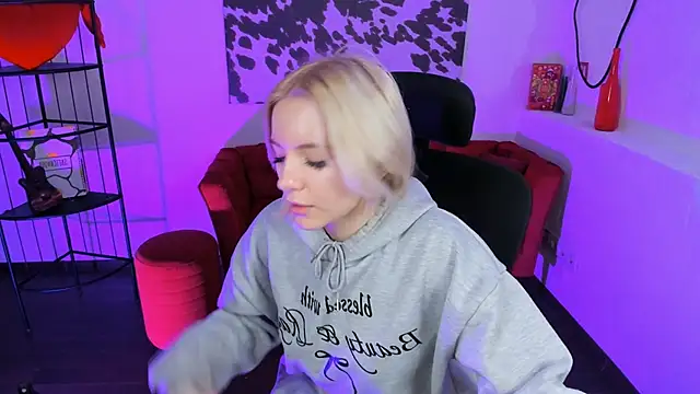 Snapshot of AuroraWrenfield chatting on December 18, 2025, 12:27 am AuroraWrenfield online show from December 18, 2025, 12:27 am