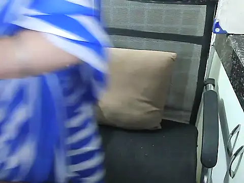 Snapshot of lovepihuu chatting on October 3, 2025, 5:15 am lovepihuu online show from October 3, 2025, 5:15 am