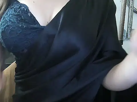 Snapshot of lovepihuu chatting on October 13, 2025, 4:45 am lovepihuu online show from October 13, 2025, 4:45 am