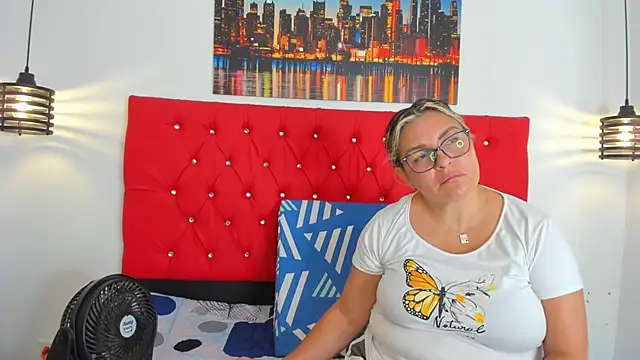 Snapshot of carolinacrus01 chatting on October 29, 2025, 4:42 pm carolinacrus01 online show from October 29, 2025, 4:42 pm